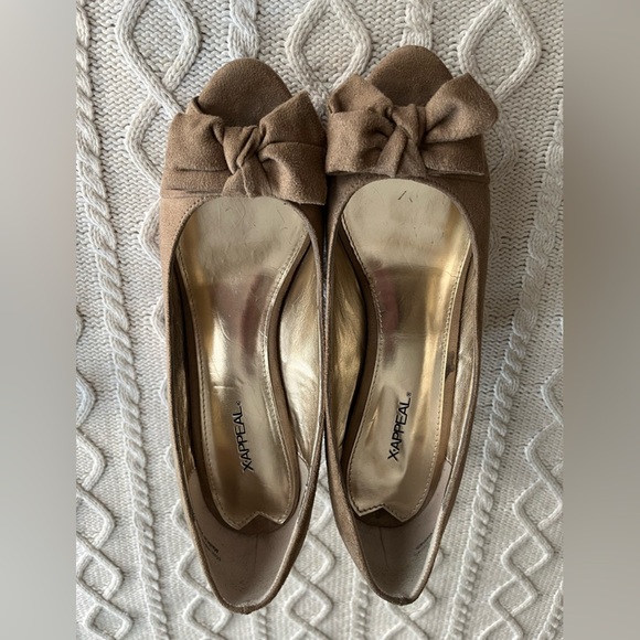 X-Appeal Brand Faux Suede Heels with Front Bows, Peek a Boo Toes Women’s 6.5 - Picture 3 of 10